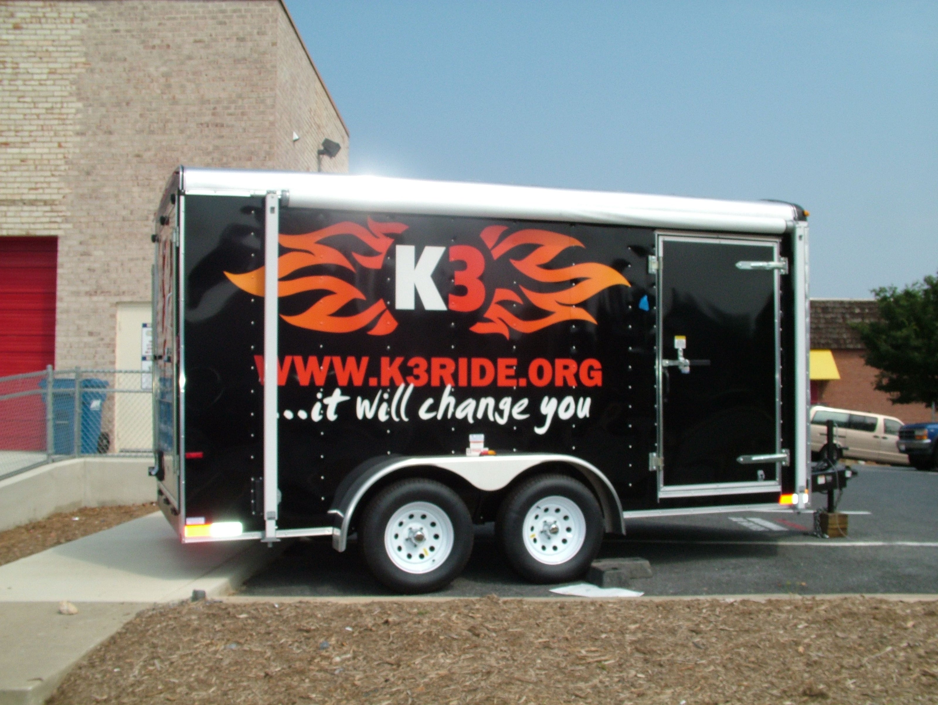 Fast shipping custom trailer decals for businesses meeting urgent branding needs.